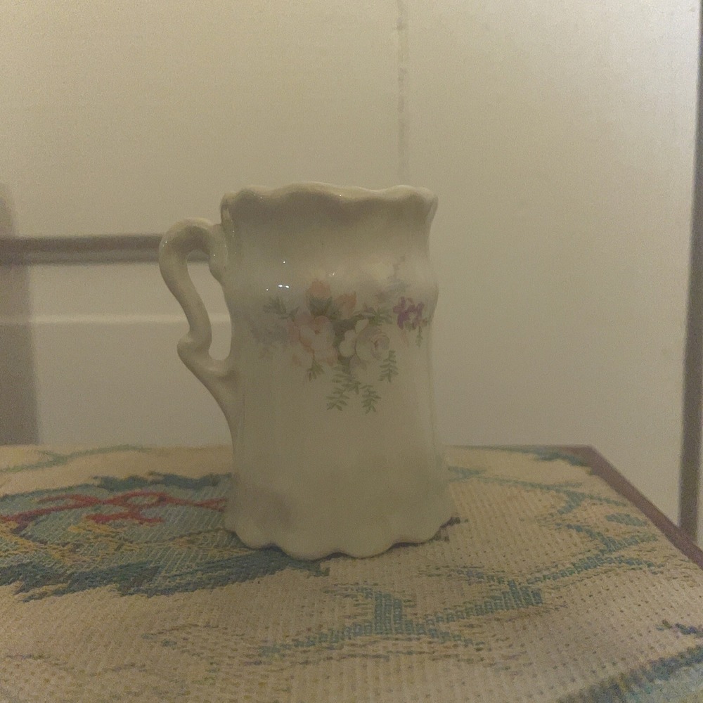 Vintage Floral Cream Porcelain Mug‎ Scalloped Edge Handle Decor